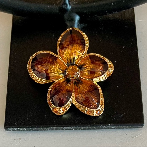 Joan Rivers Jewelry - Vintage Joan Rivers Gold Plated Flower Brooch With Enamel And Swarovski Crystal